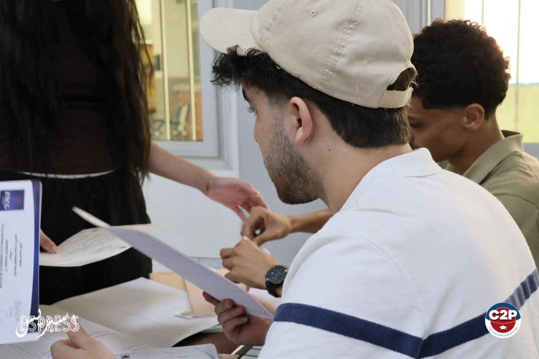 Les membres du C2P guident les nouveaux admis pas à pas.