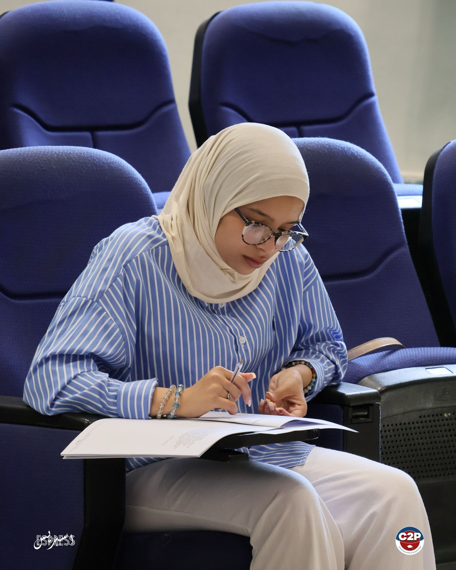 ظروف مماثلة للمباراة الرسمية: تنظيم، توقيت، وأوراق إجابة.